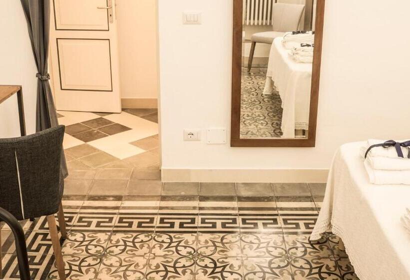 חדר סטנדרט לשלושה, Biancolino