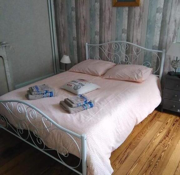 غرفة عائلية, La Tourelle En Normandie