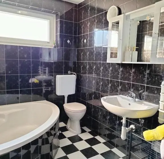 آپارتمان 1 خوابه, Apartments & Rooms Saša