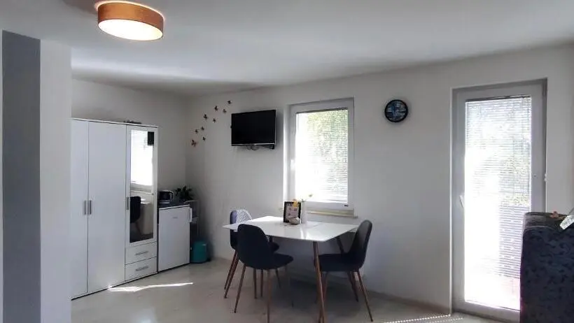 اتاق استاندارد, Apartments & Rooms Saša