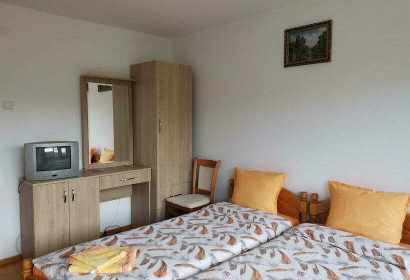 Номер Стандарт с Балконом, Guest House Milka