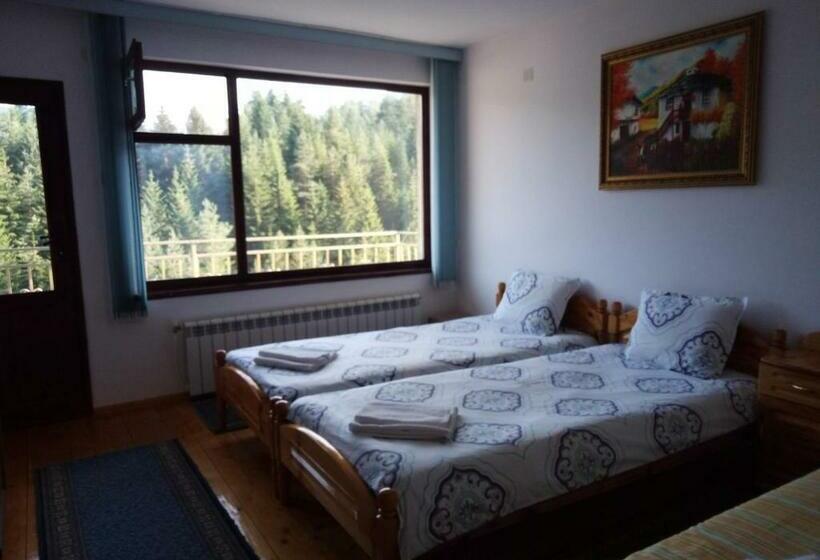 Трехместный Номер Стандарт с Балконом, Guest House Milka