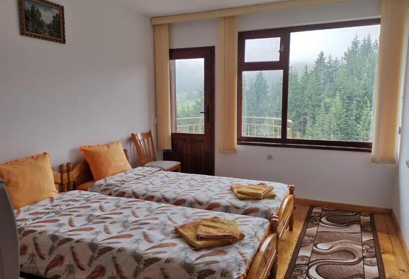 غرفة قياسية مزوَّدة بشُرفة, Guest House Milka