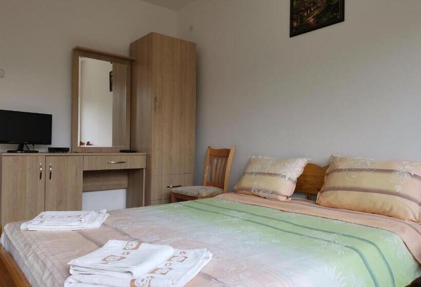 Номер Стандарт с Балконом, Guest House Milka