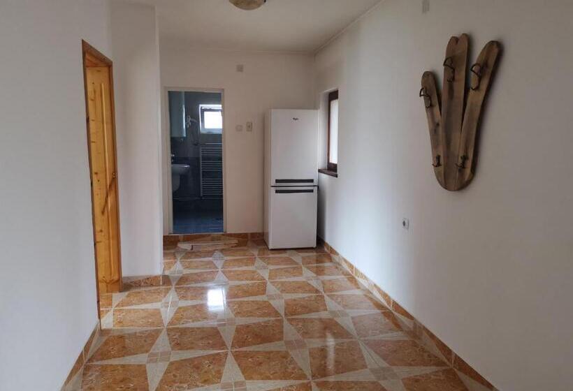 غرفة قياسية مزوَّدة بشُرفة, Guest House Milka