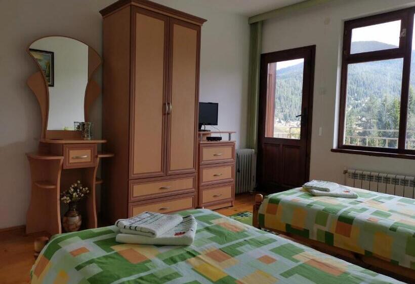 غرفة قياسية مزوَّدة بشُرفة, Guest House Milka