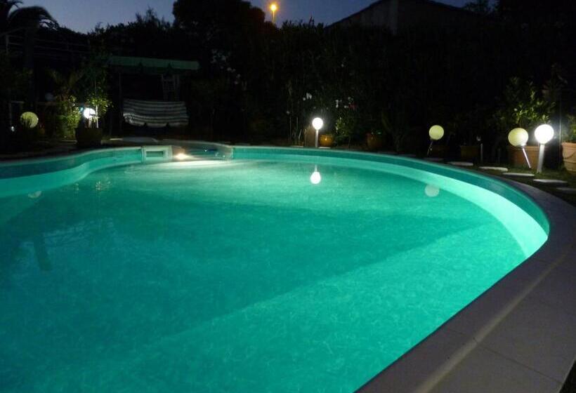 Standard room with outdoor bath, Chez Patrick Roujan