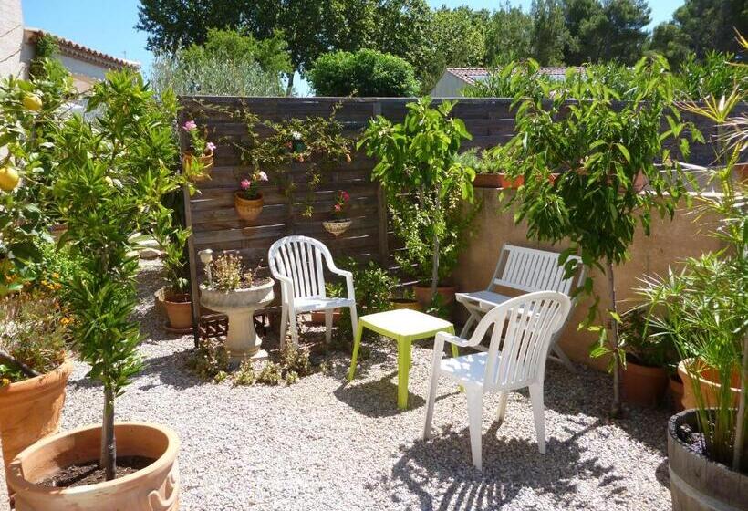 Standard room with outdoor bath, Chez Patrick Roujan