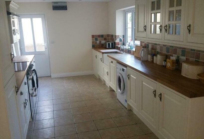 جناح عائلي, Millbatch Farm