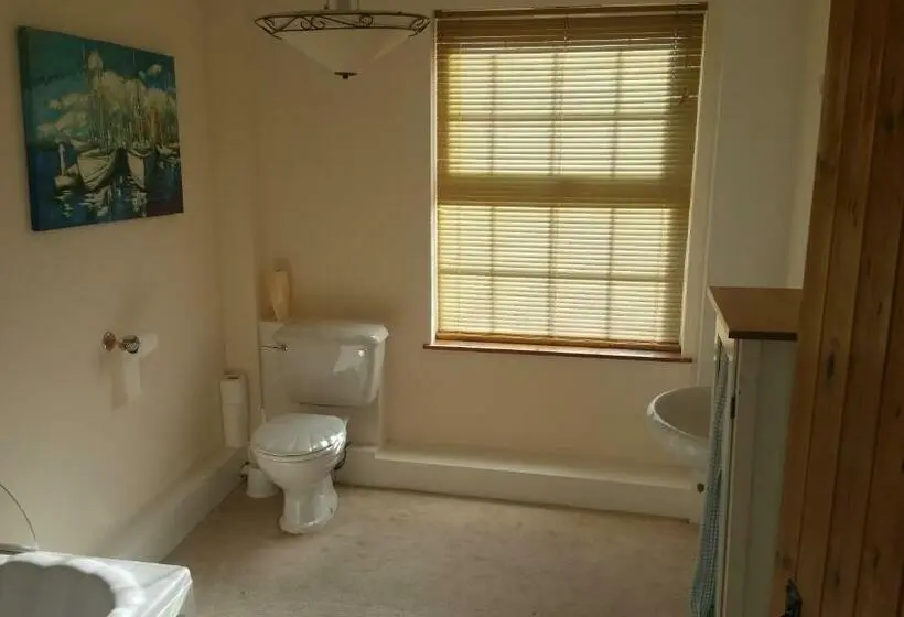 Suite Familiar, Millbatch Farm