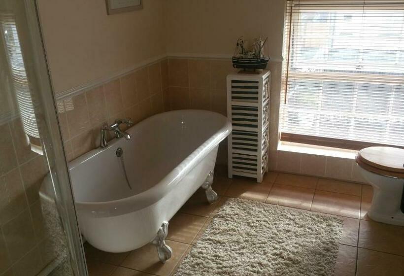 غرفة إقتصادية, Millbatch Farm