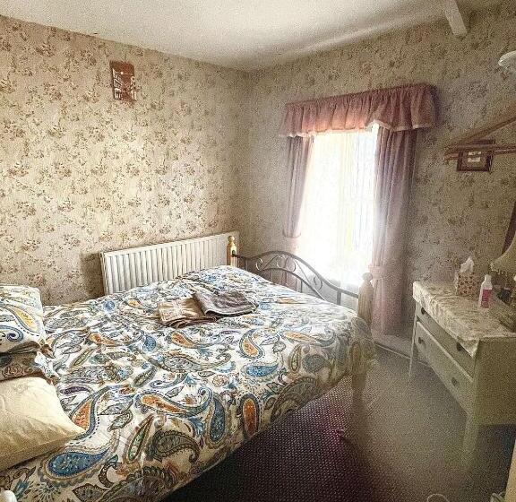 バス共有のスタンダードルーム, Geoghegans Magpie Bar And B&b