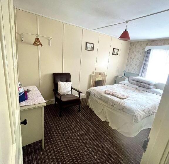 バス共有のスタンダードルーム, Geoghegans Magpie Bar And B&b