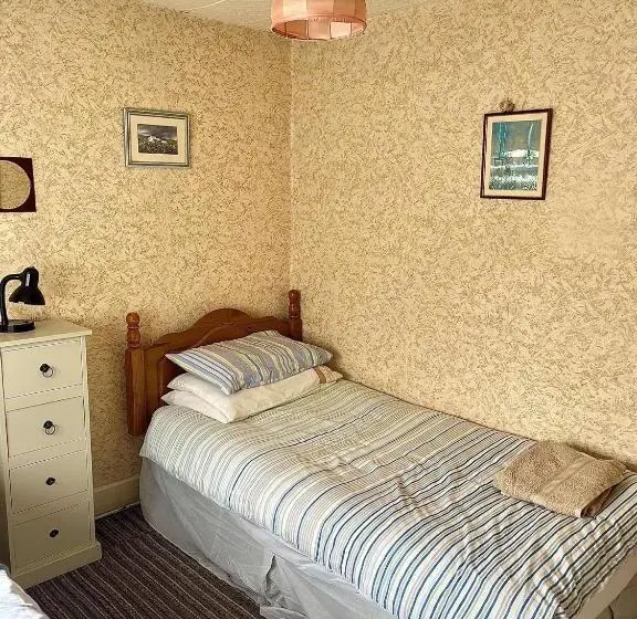 バスルーム共有のシングルスタンダード, Geoghegans Magpie Bar And B&b