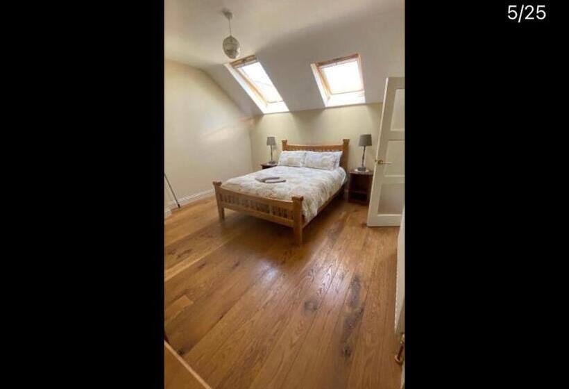 スタンダードルーム, Geoghegans Magpie Bar And B&b