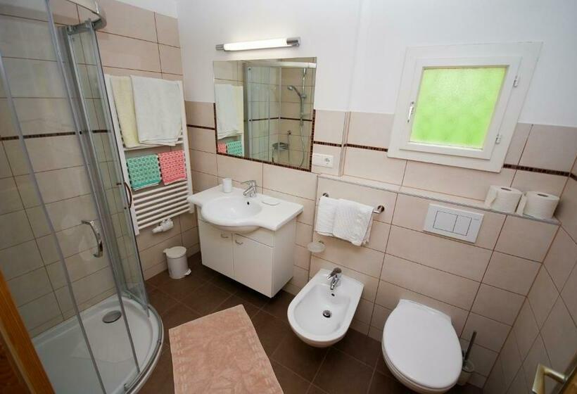 غرفة قياسية مزوَّدة بشُرفة, Villgraterhof