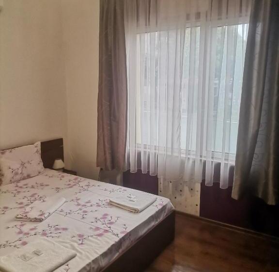 스탠다드 트리플 룸, Teodora House