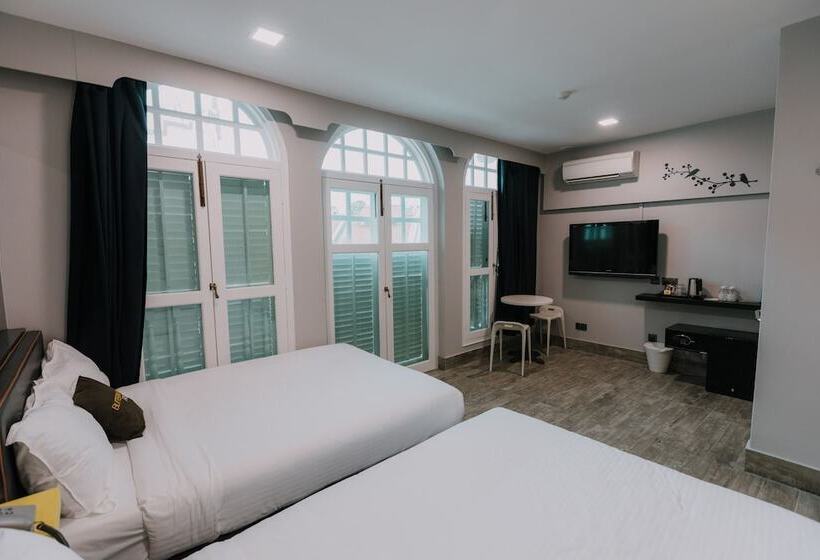 اتاق خانوادگی, Butternut Tree