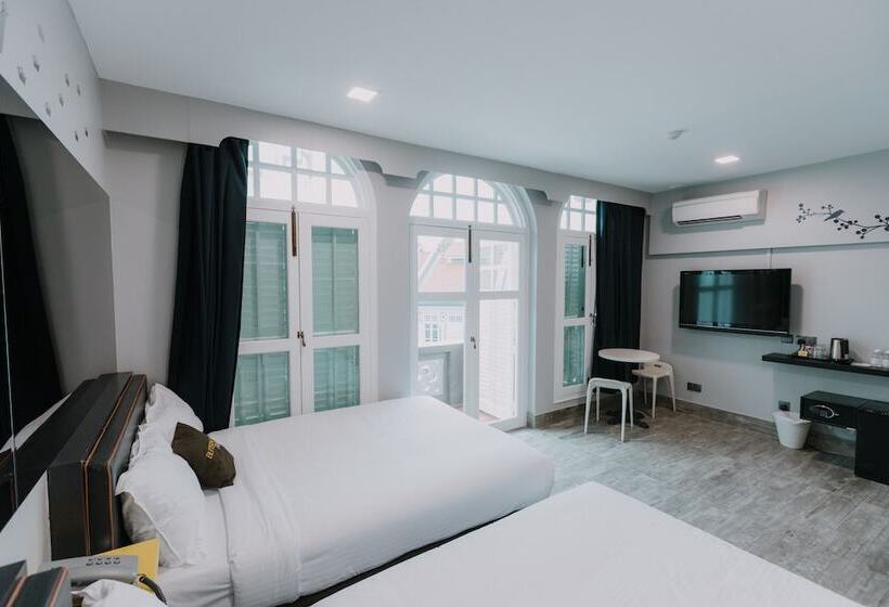 اتاق خانوادگی, Butternut Tree