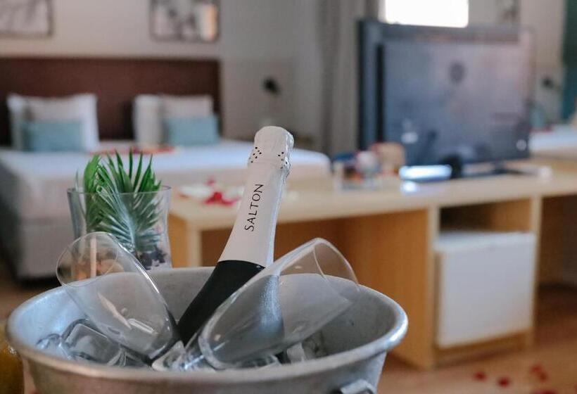 Jakuzili Süit, Carlton Plaza Baoba