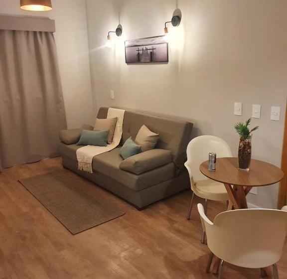 Jakuzili Süit, Carlton Plaza Baoba