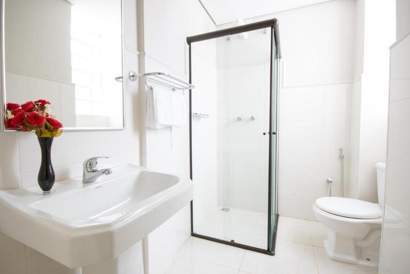 4인용 스탠다드 룸, Dan Inn Poços De Caldas A Melhor Localização Do Centro