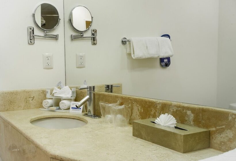 ２ダブルベッドのスタンダードルーム, Holiday Inn Express Tapachula, An Ihg