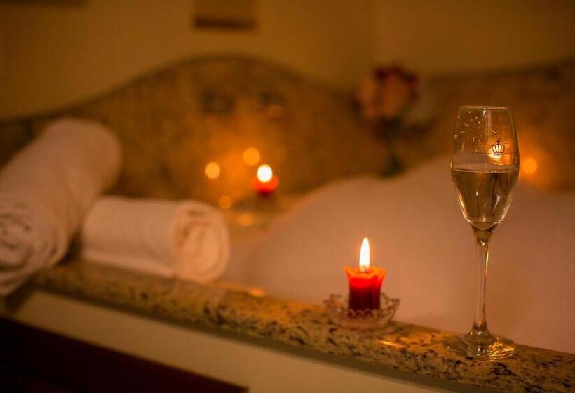 디럭스 자쿠지룸, Pousada Vovó Carolina