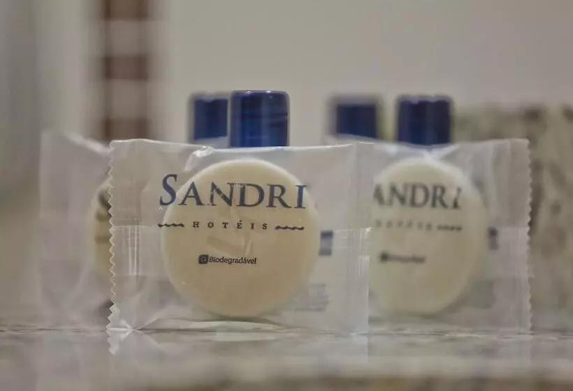 デラックストリプルルーム, Sandri City
