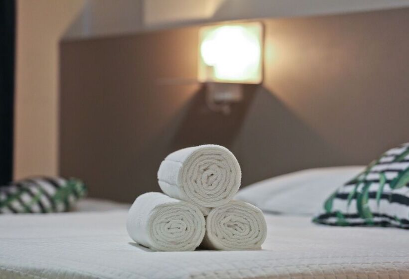 Трехместный Номер Deluxe, Sandri City