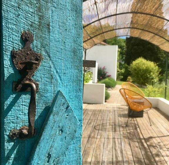 شقة 3 غرف, Les Didascalies