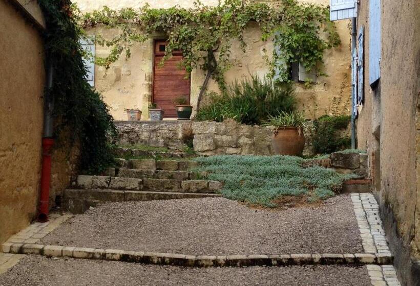 شقة 3 غرف, Les Didascalies