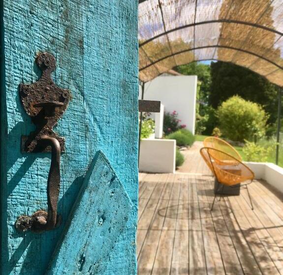 غرفة قياسية, Les Didascalies