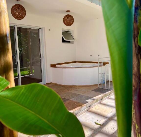 سوئیت با وان آب گرم, Tucano Pousada