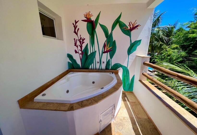 سوئیت با وان آب گرم, Tucano Pousada