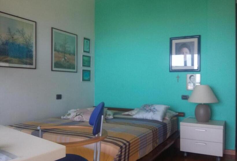 اتاق لوکس با بالکن و چشم‌انداز دریا, Villa Angela