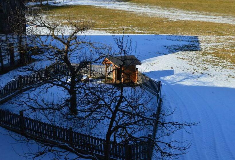 חדר סטנדרט לשלושה, Filzerlehen