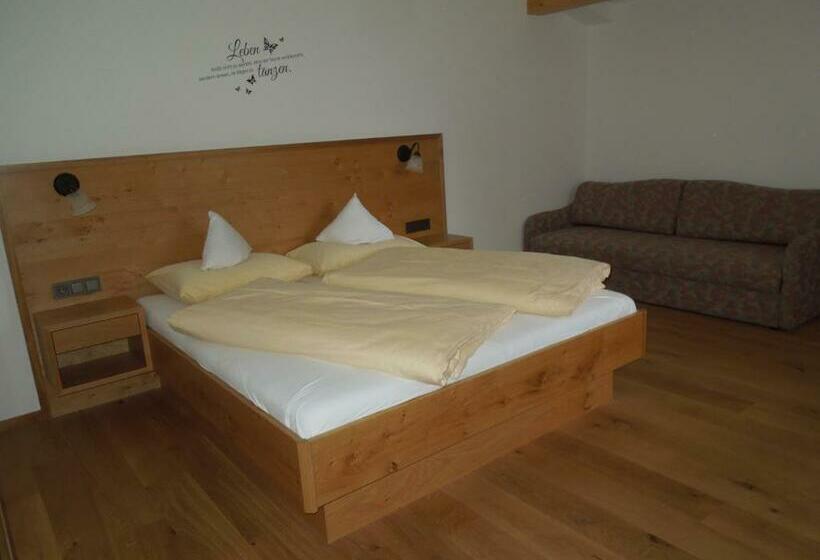 חדר סטנדרט לשלושה, Filzerlehen