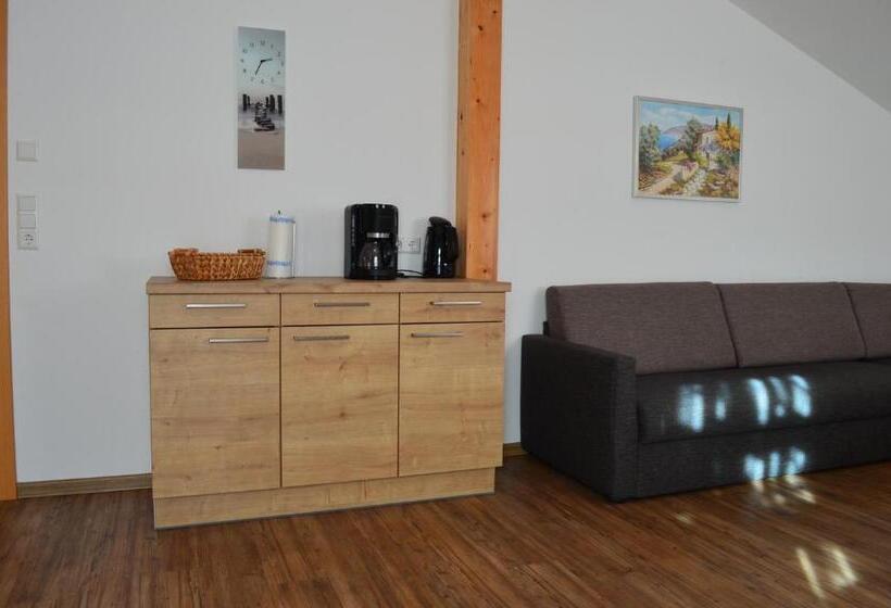 דירת חדר, Filzerlehen