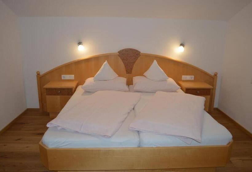 דירת שלושה חדרים, Filzerlehen