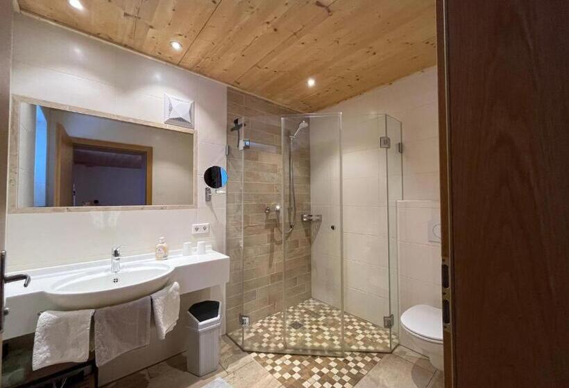 דירת שלושה חדרים, Filzerlehen