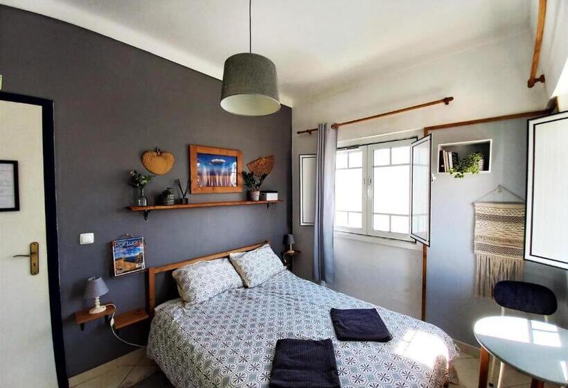 غرفة قياسية, Ethic Surf House