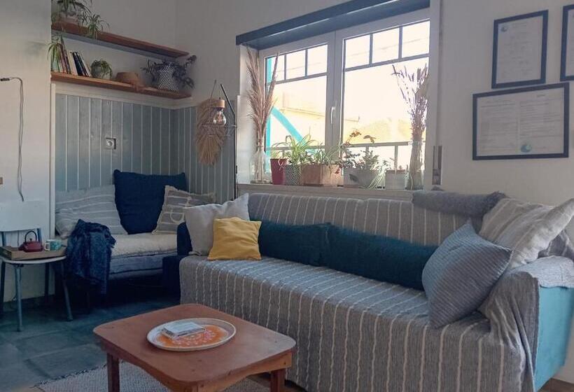 غرفة قياسية فردية, Ethic Surf House