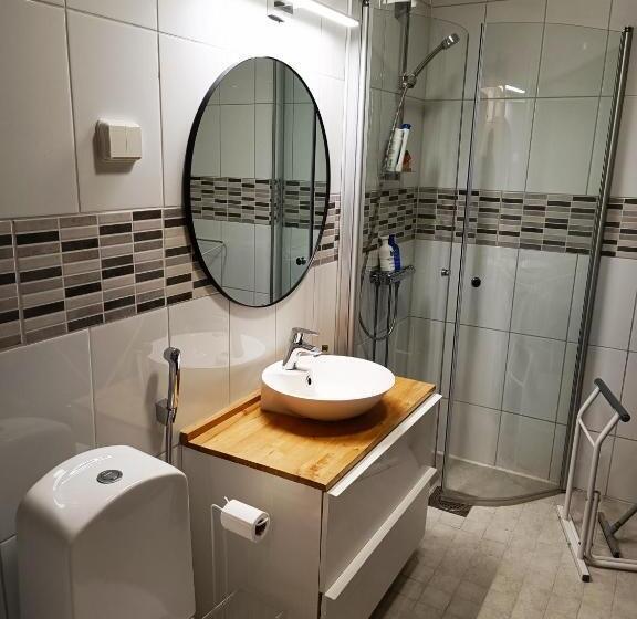 디럭스 방갈로, Firsthome Guesthouse