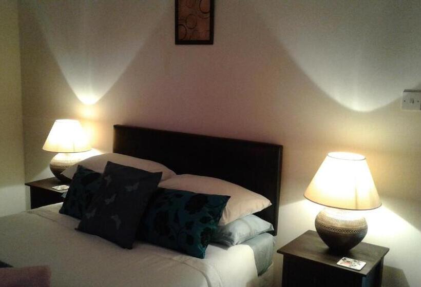 Номер Стандарт Совместная Ванная, Woodpeckers Cottage B&b