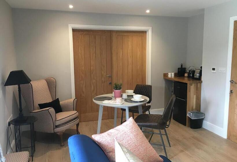 带露台的小型套房, Cliff Farmhouse B&b Suites