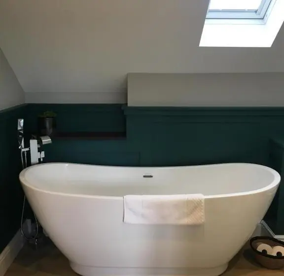 ２ベッドルームハウス, Cliff Farmhouse B&b Suites