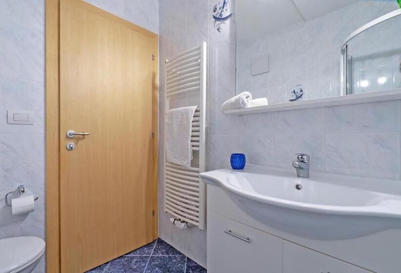 带1个卧室的带阳台的公寓, Alpegger