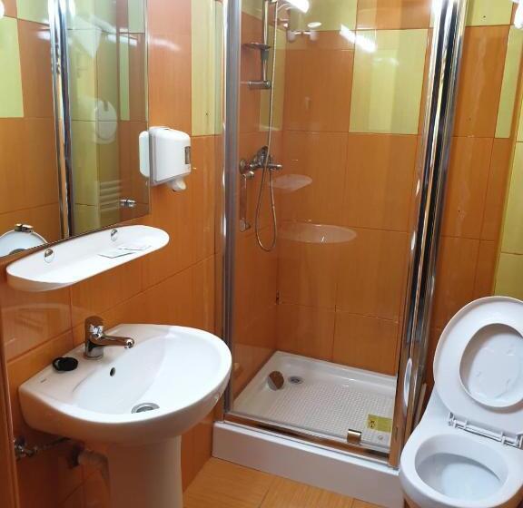 Номер Стандарт Трехместный, Motel Mesterul Manole