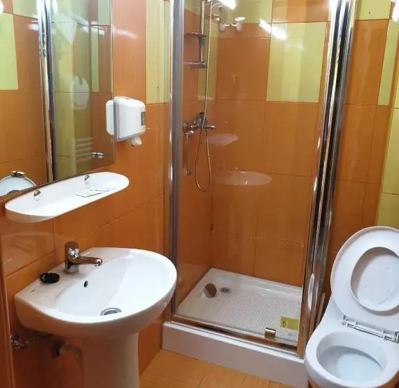 Standard Kolmen Hengen Huone, Motel Mesterul Manole